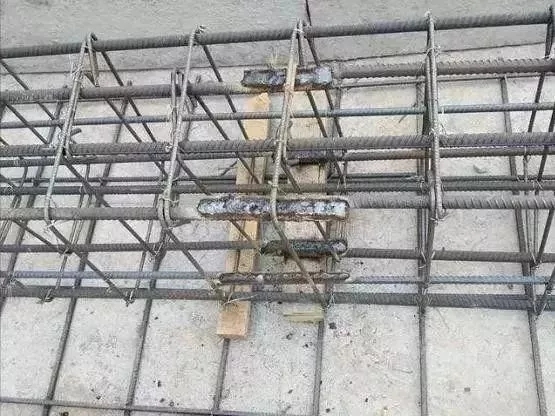 自建房施工正確的鋼筋接頭做法，不給房子留隱患！